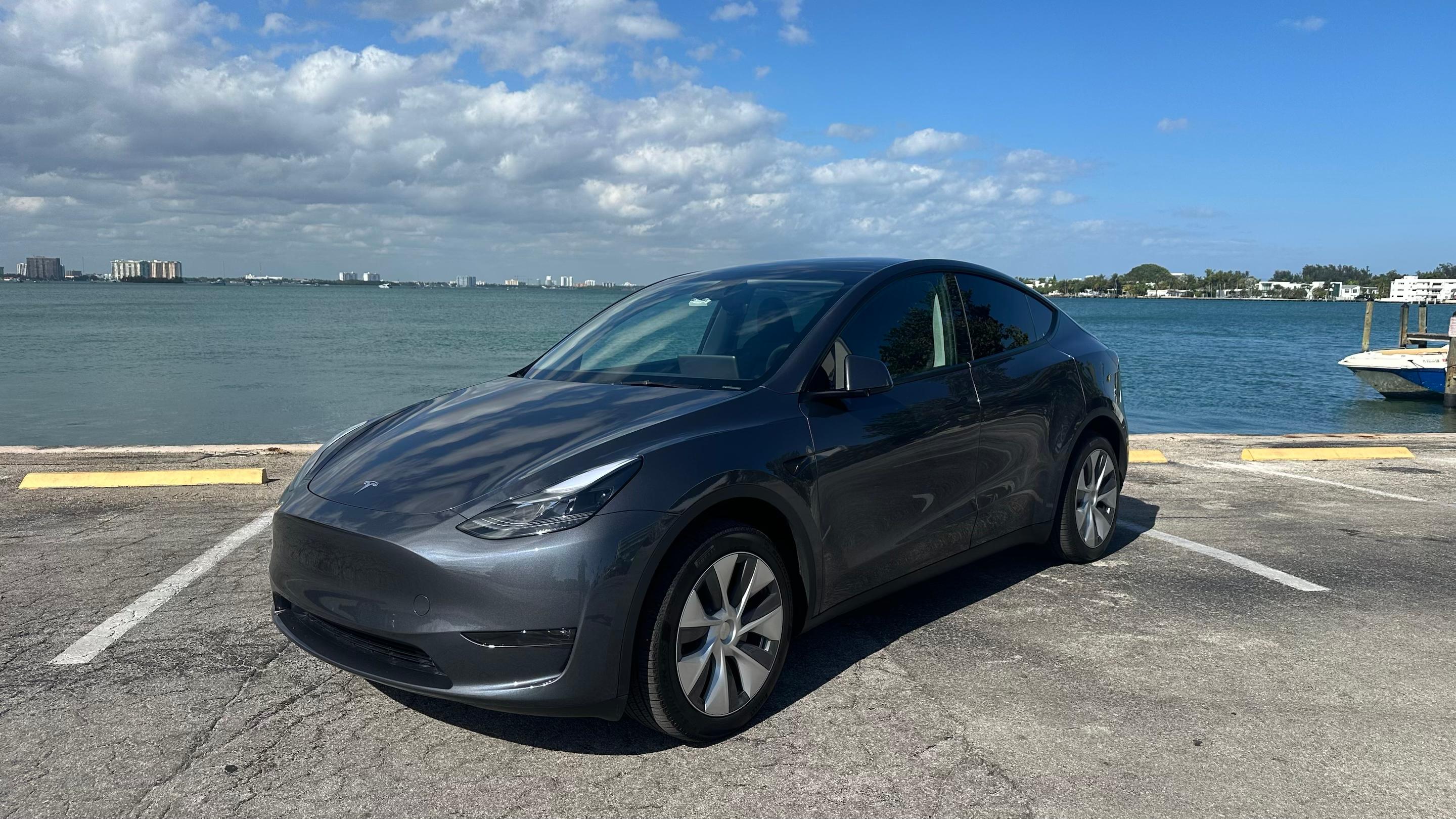 Tesla Model Y 2023 in Cape Coral, FL