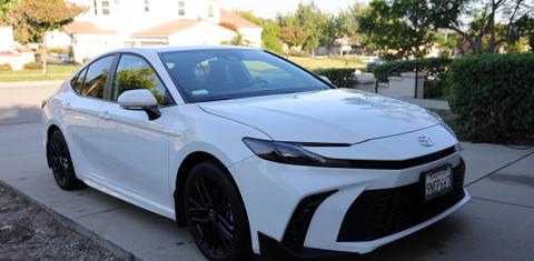 Toyota Camry Hybrid 2025