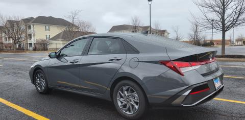 Hyundai Elantra 2024