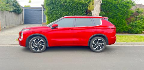 Mitsubishi OUTLANDER 2022