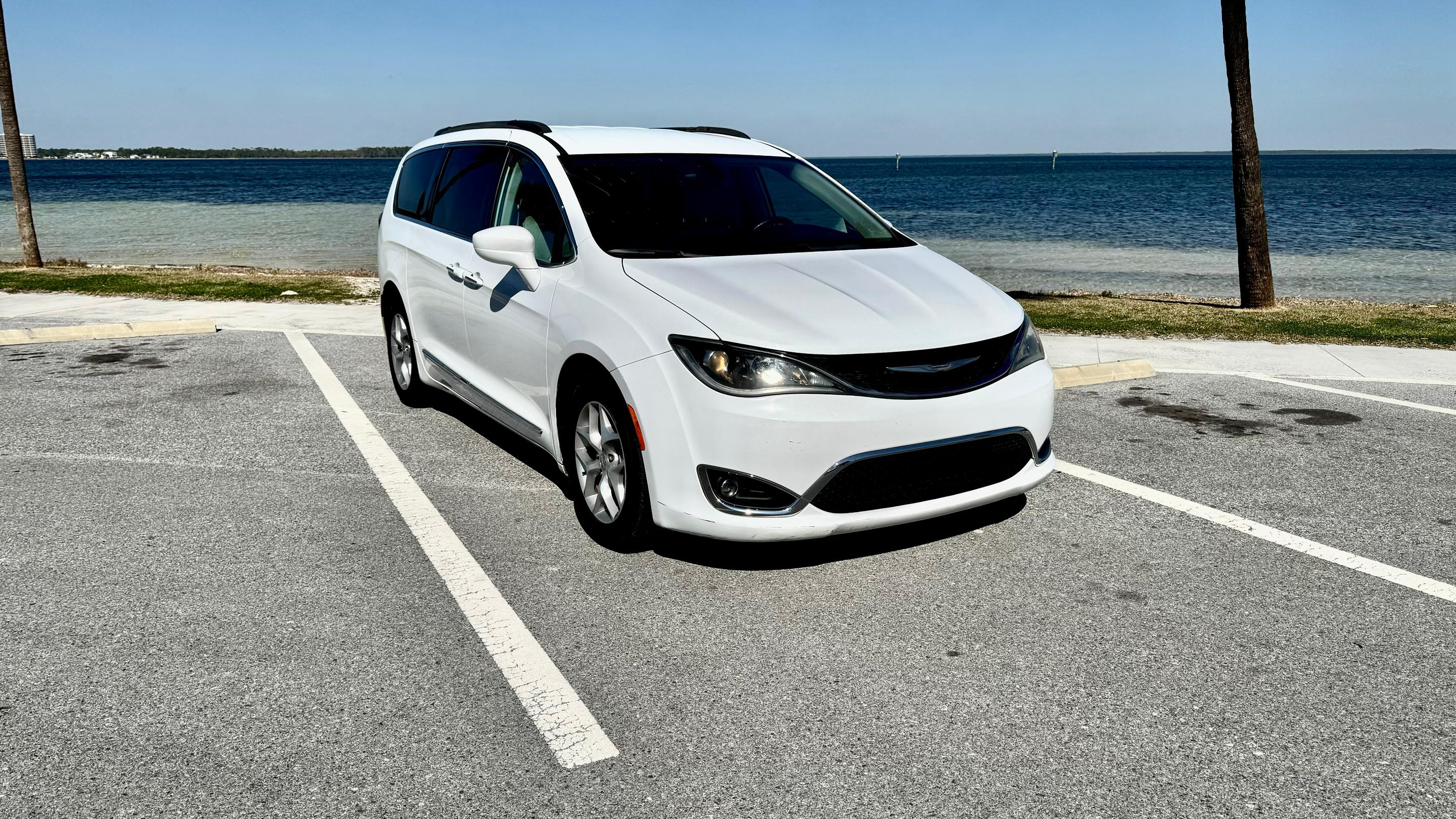 Chrysler Pacifica 2017 in Panama City Beach, FL