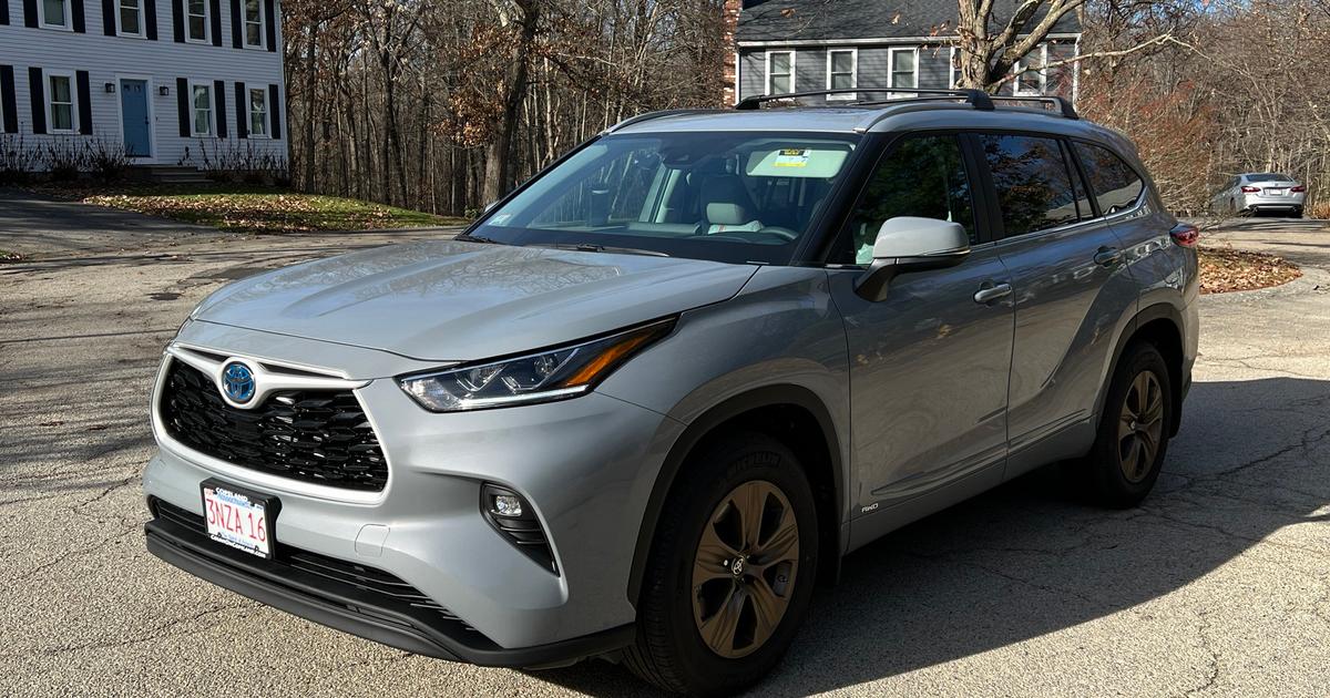 Toyota Highlander Hybrid 2023 rental in Boston, MA by Chi Tran ...