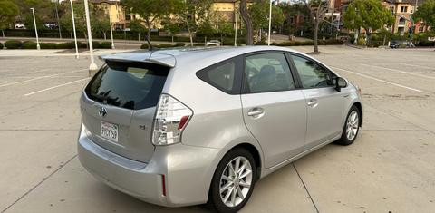 Toyota Prius v 2014