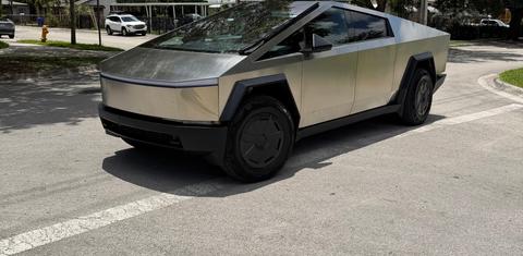 Tesla Cybertruck 2026