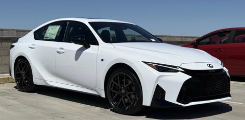 Lexus IS 2026