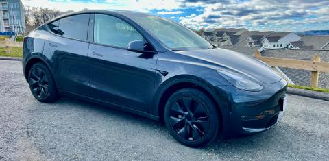 Tesla Model Y 2025