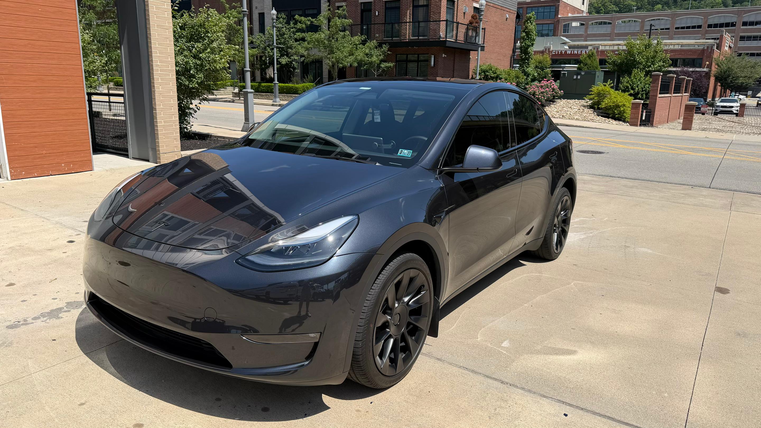 Tesla Model Y 2025 in Pittsburgh, PA