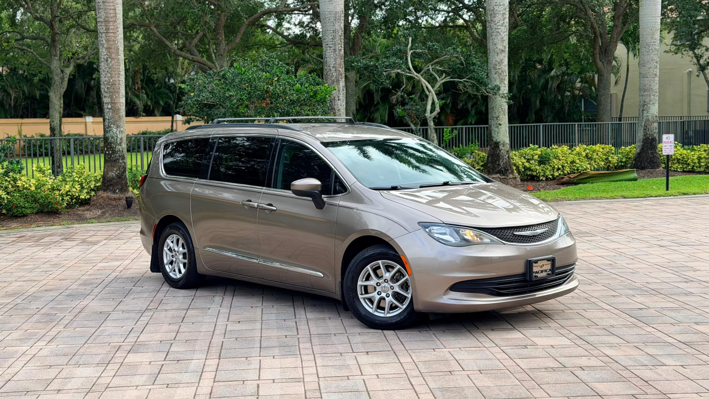 Chrysler Pacifica 2017 in 