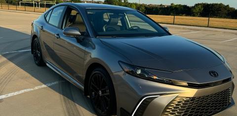 Toyota Camry Hybrid 2025