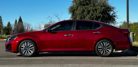 Nissan Altima 2024