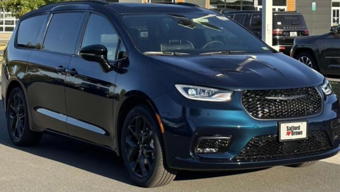 Chrysler Pacifica 2024 in Metairie, LA
