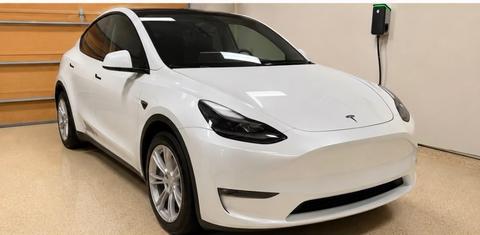 Tesla Model Y 2024