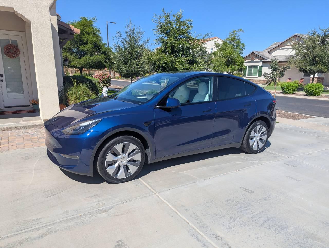 Tesla Model Y 2023 in Vista, CA