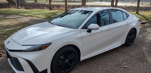 Toyota Camry Hybrid 2026