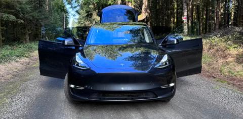 Tesla Model Y 2024