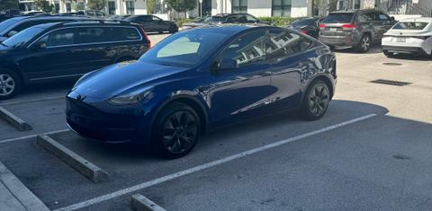 Tesla Model Y 2024