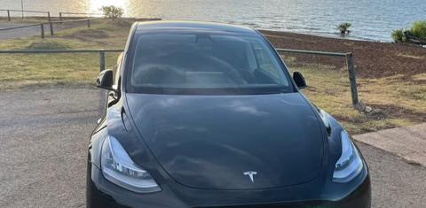 Tesla Model Y 2025