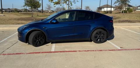 Tesla Model Y 2025
