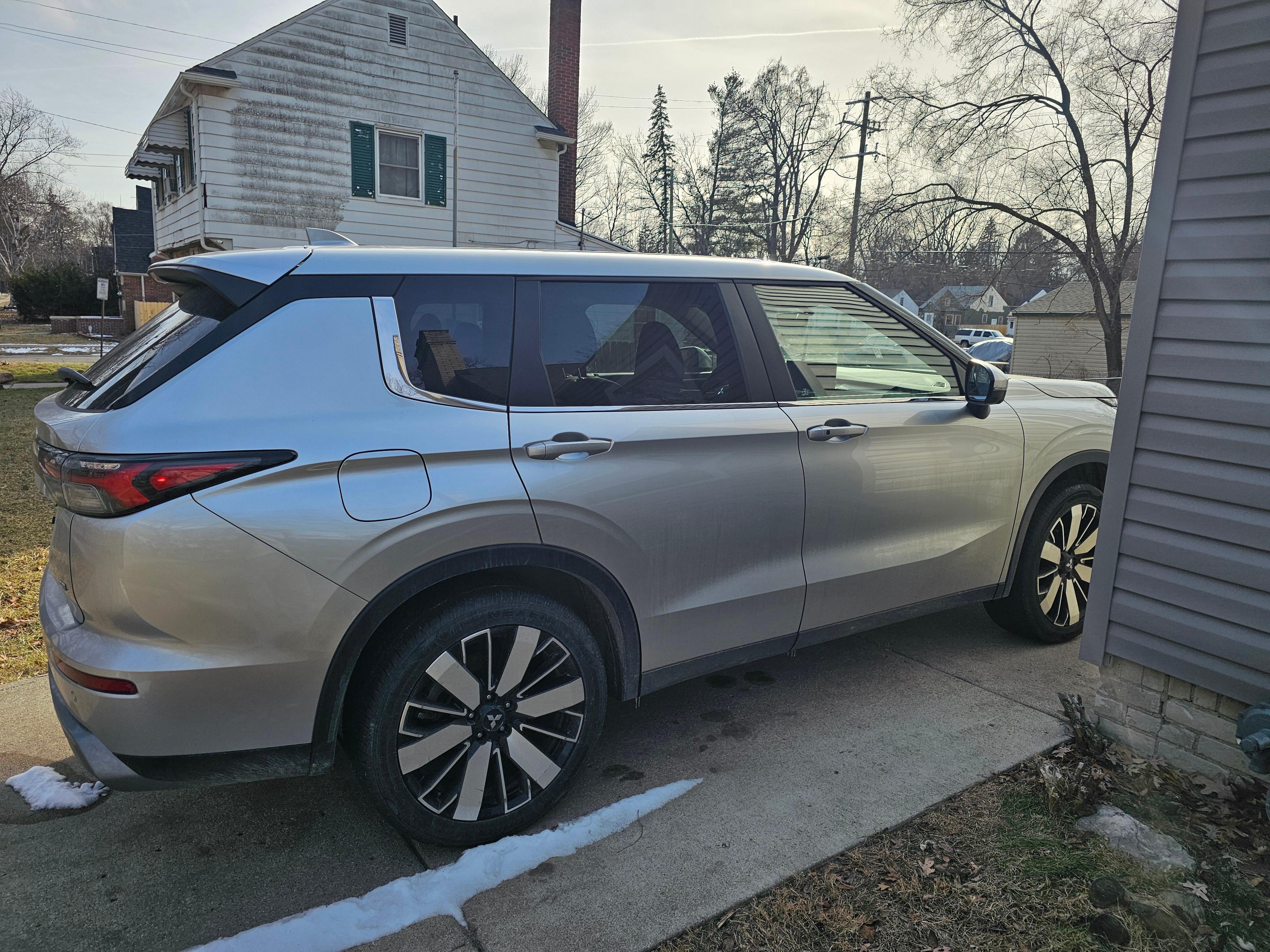 Mitsubishi Outlander 2025 in Romulus, MI