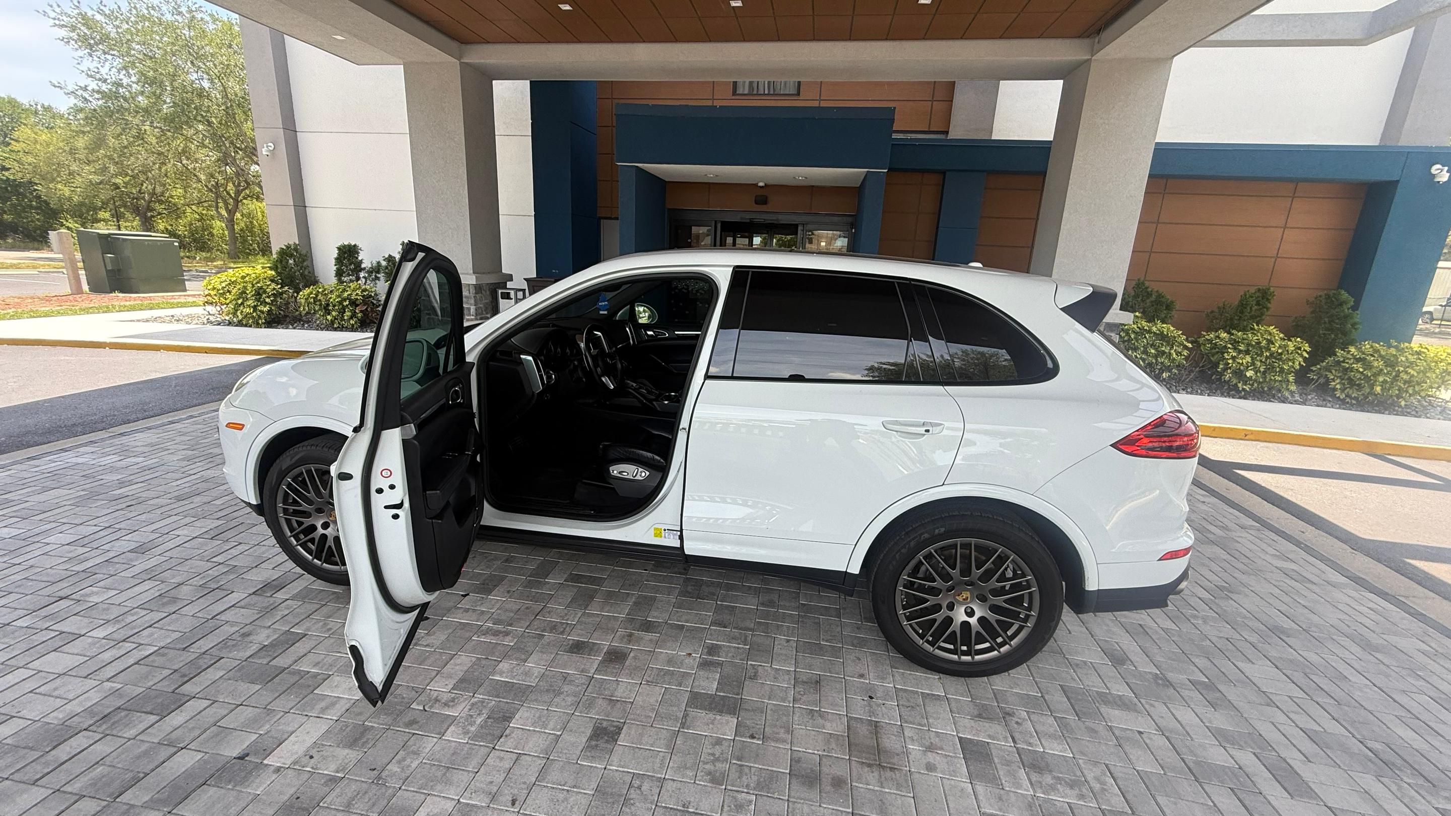 Porsche Cayenne 2017 in Tampa, FL