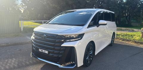 Toyota GRANVIA 2025