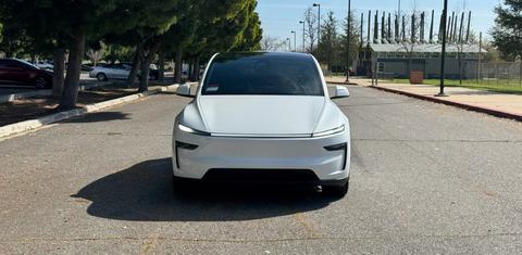 Tesla Model Y 2026
