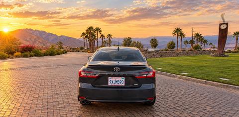 Toyota Camry Hybrid 2026