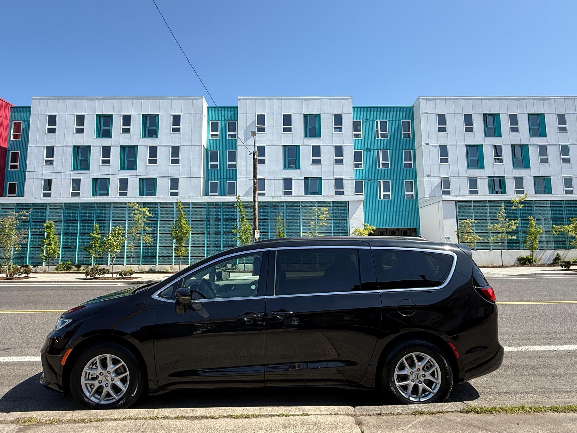 Chrysler Pacifica 2022 in Portland, OR