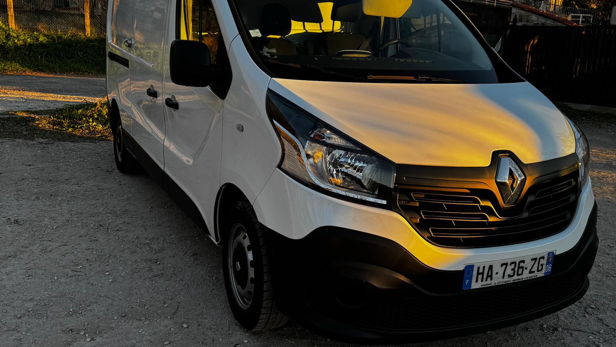 Renault TRAFIC III 2017 à Nice