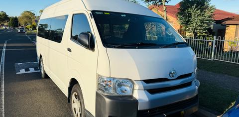 Toyota HIACE 2015