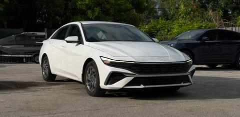 Hyundai Elantra Hybrid 2025