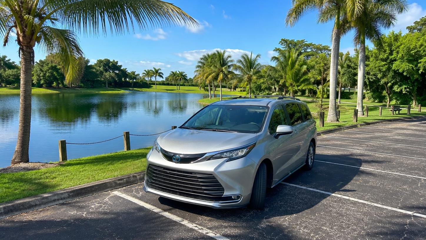 Toyota Sienna 2021 in Lutz, FL