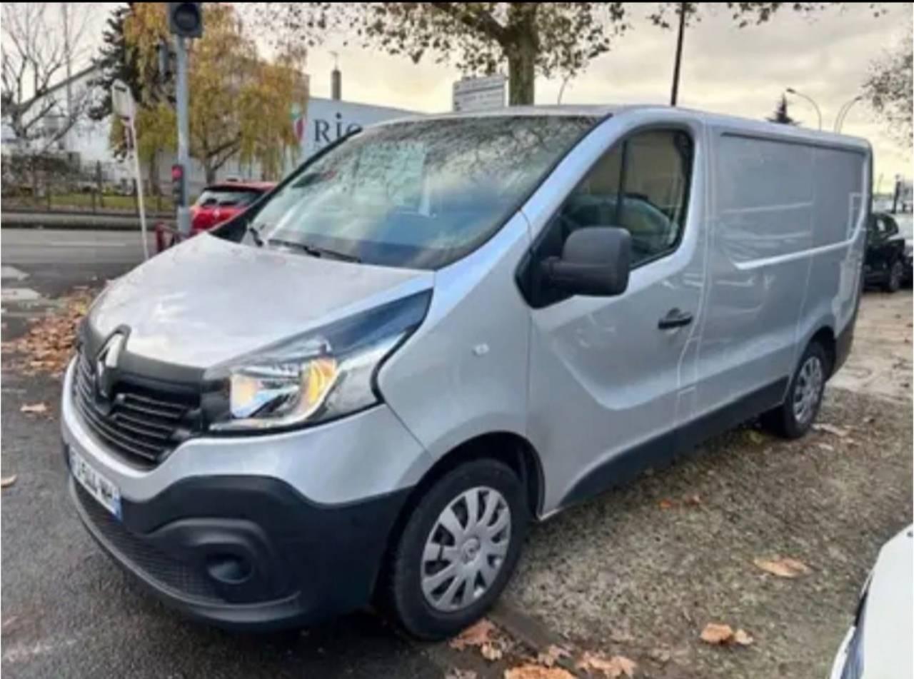 Renault TRAFIC III 2019 à Pantin