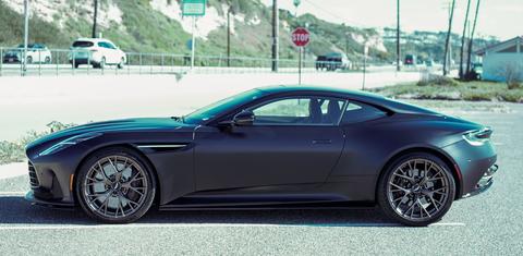 Aston Martin DB12 2024