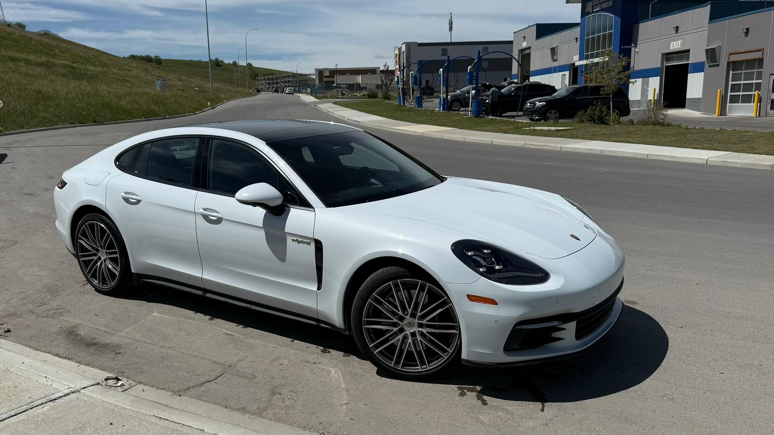 Porsche Panamera 2018 à 