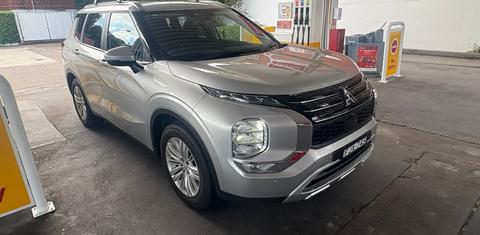 Mitsubishi OUTLANDER 2024