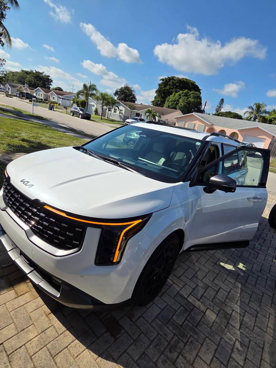 Kia Carnival Hybrid 2025 in 