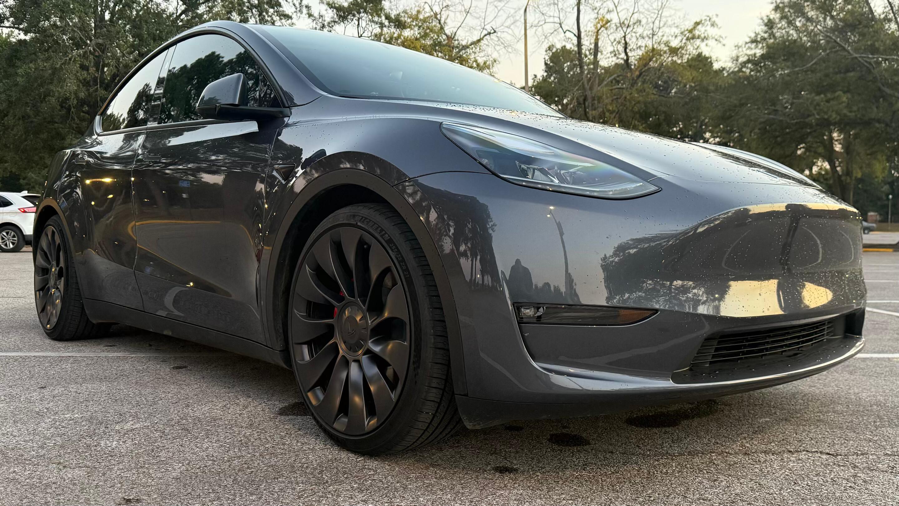 Tesla Model Y 2023 in Memphis, TN