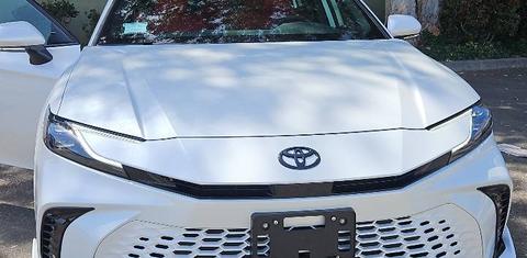 Toyota Camry Hybrid 2026