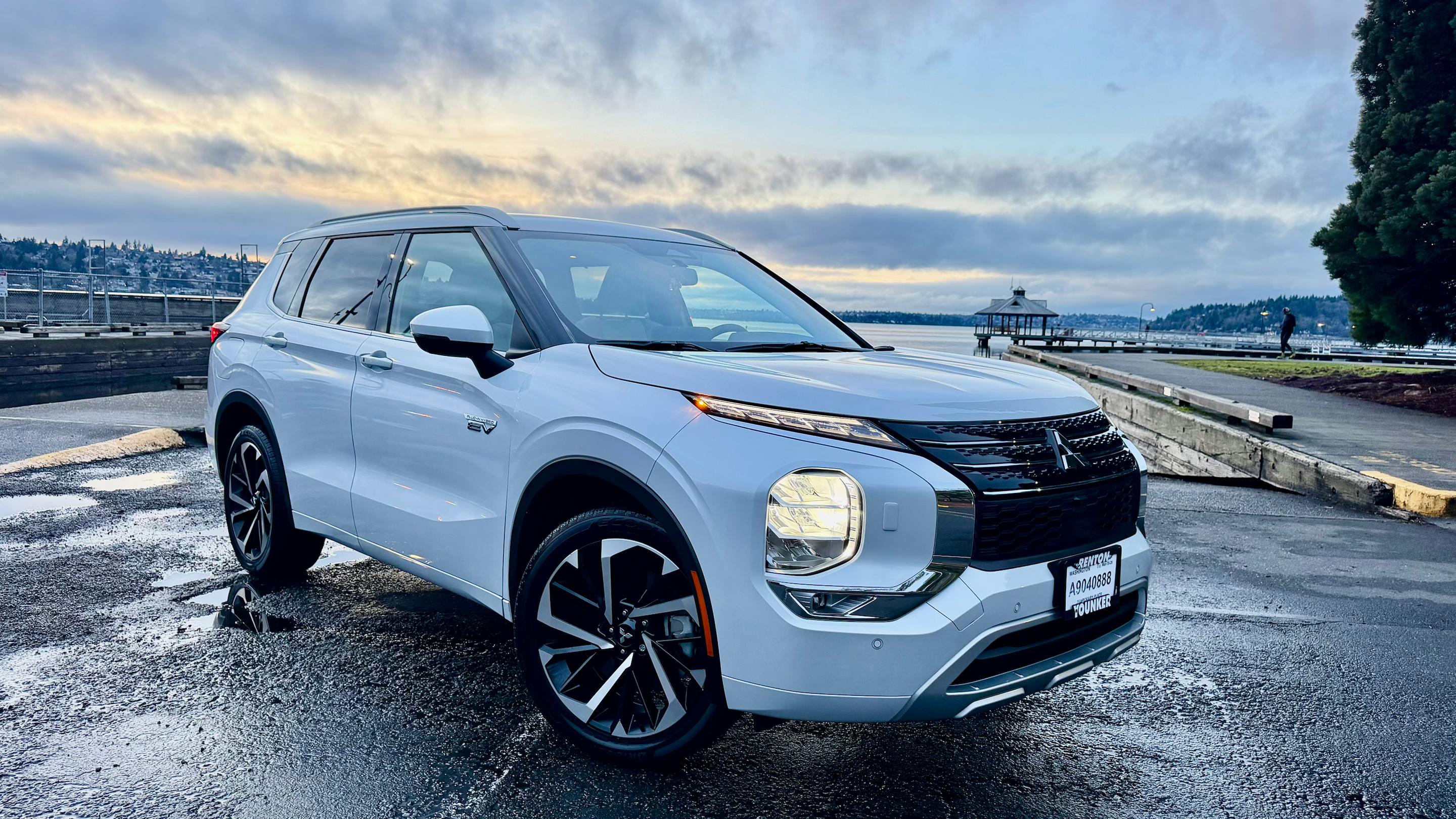 Mitsubishi Outlander Plug-In Hybrid 2025 in Renton, WA