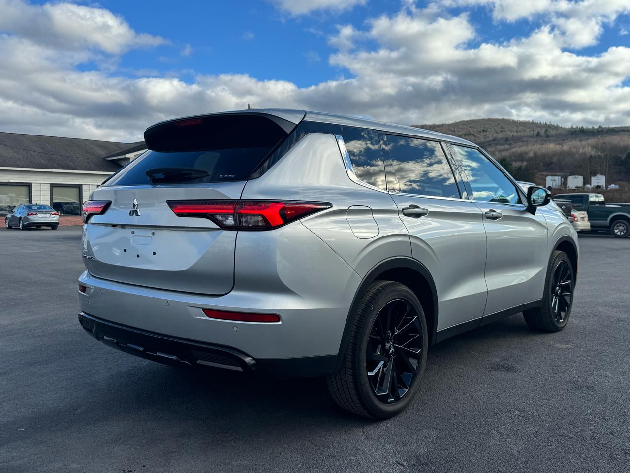 Mitsubishi Outlander 2022 in 