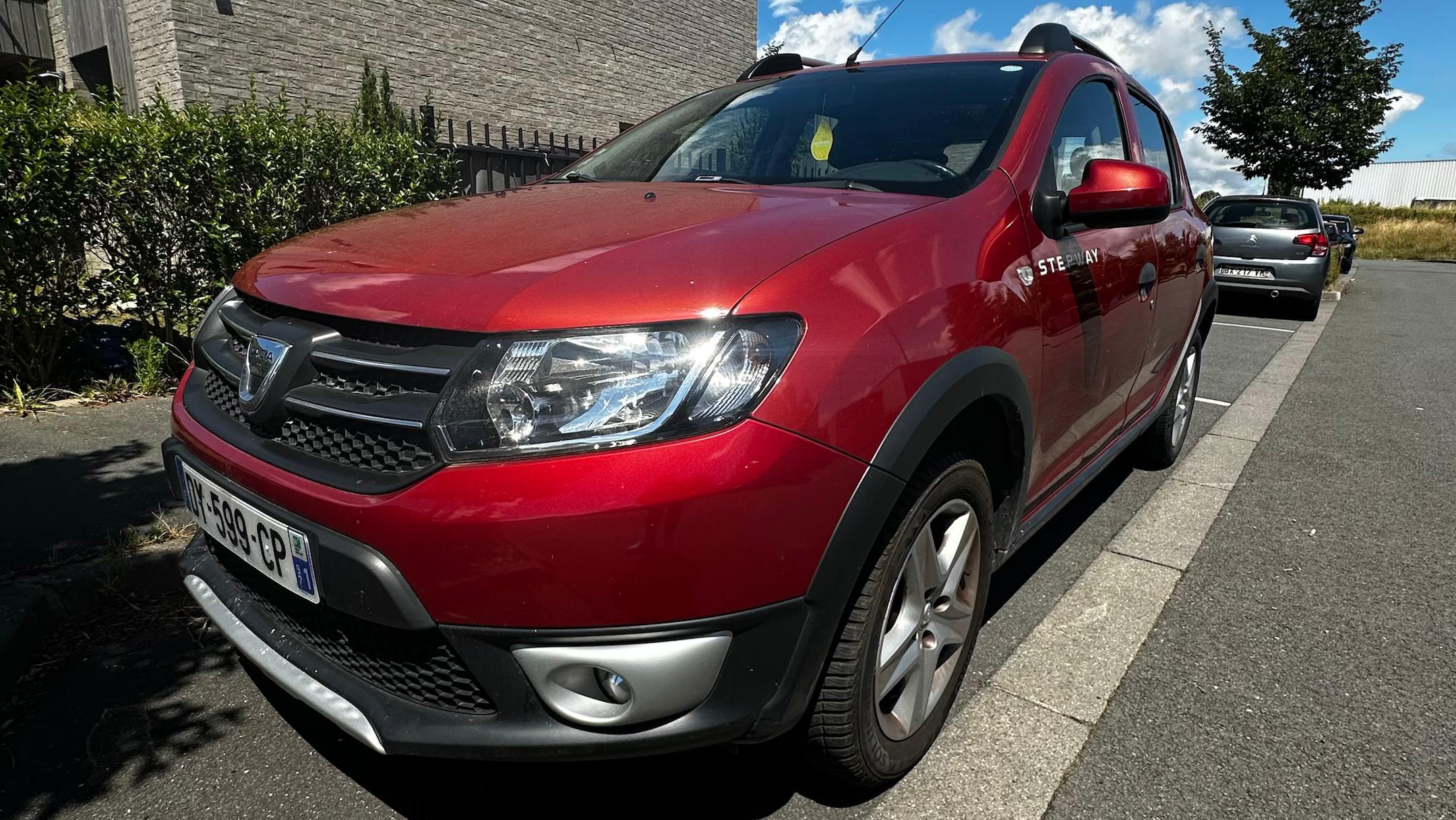 Dacia SANDERO 2015 in Lille