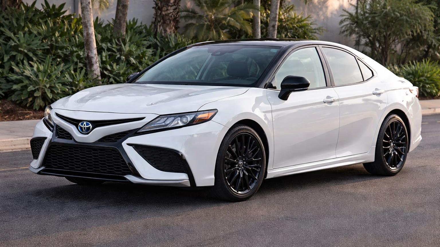 Toyota Camry Hybrid 2022 in 