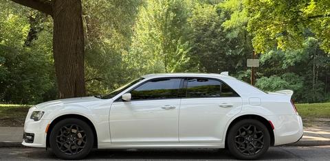Chrysler 300 2021