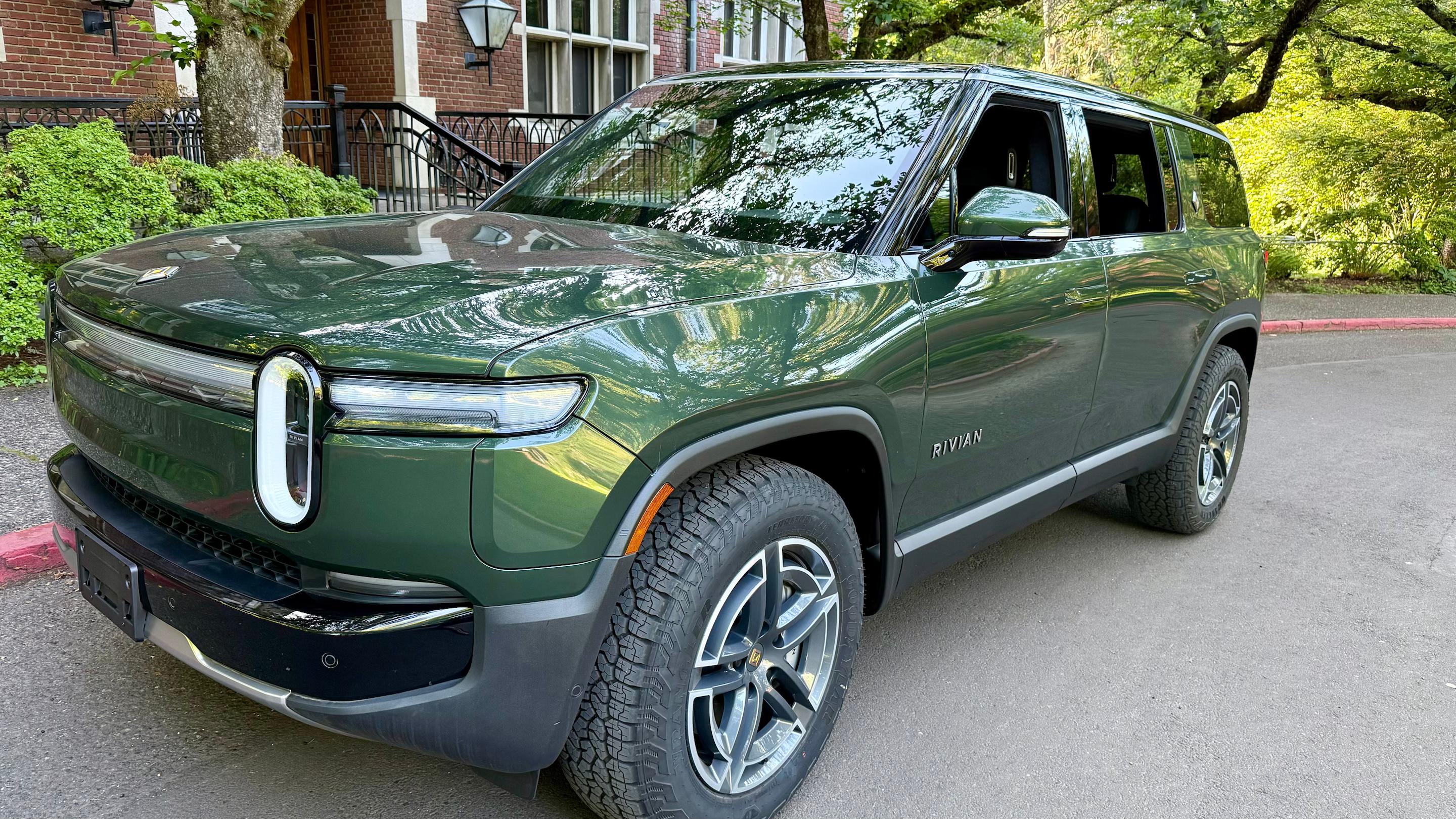 Rivian R1S 2025 in Portland, OR