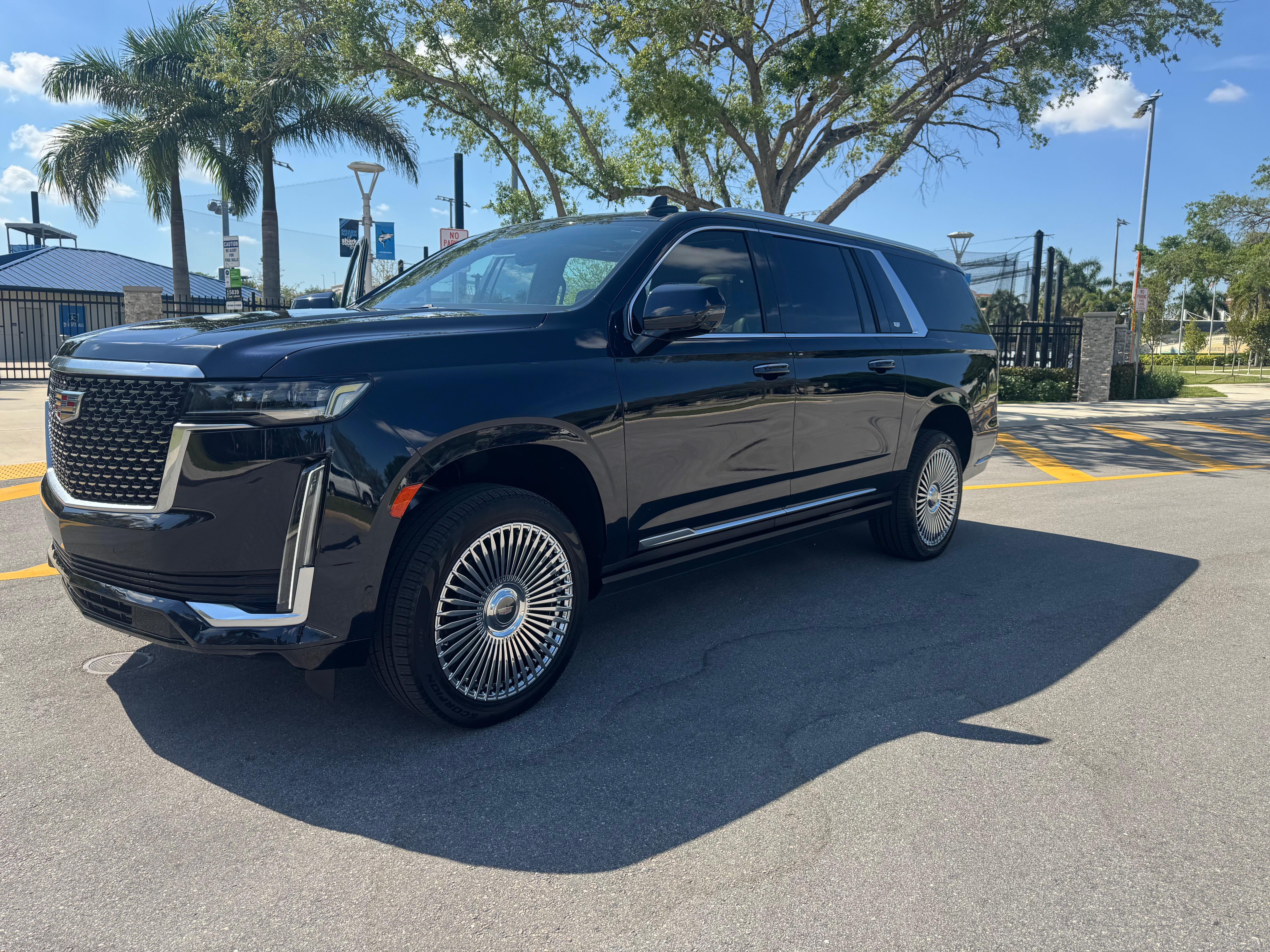 Cadillac Escalade ESV 2021 in 