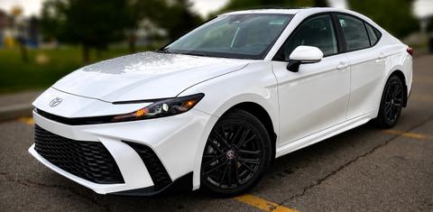 Toyota Camry Hybrid 2026