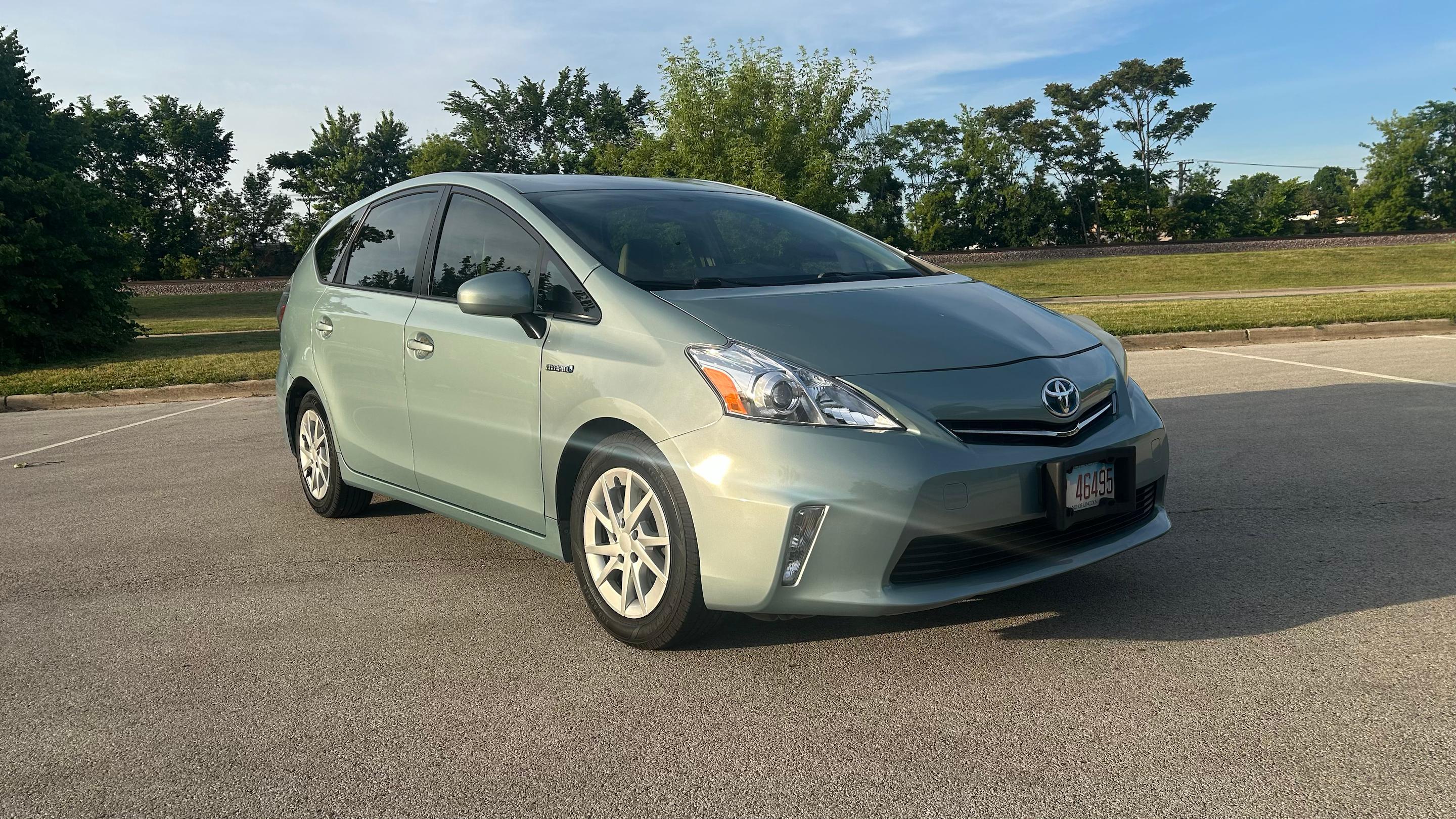Toyota Prius v 2013 in Des Plaines, IL