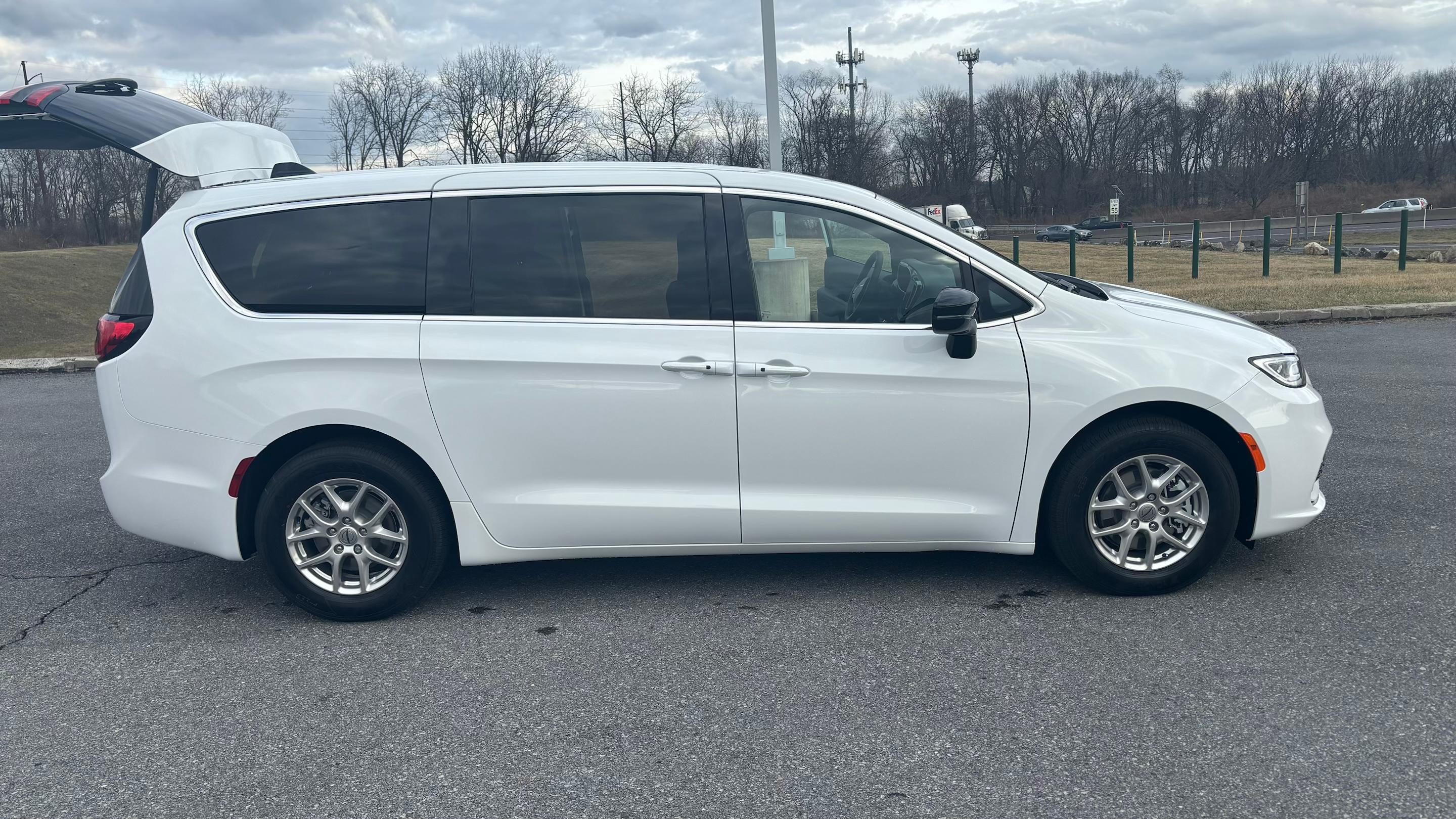 Chrysler Pacifica 2024 in Allentown, PA