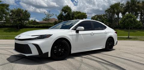 Toyota Camry Hybrid 2026